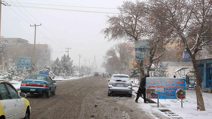Soğuk ve kar 27 çocuğun ölümüne yol açtı! 1 afganistan kar