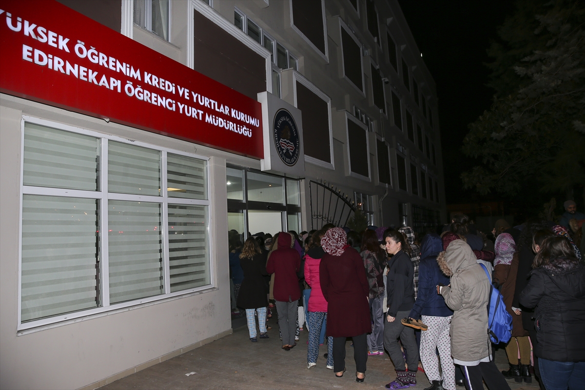 Edirnekapı Kız yurdunda yangın (Video) 1 edirnekapi yurt yangini