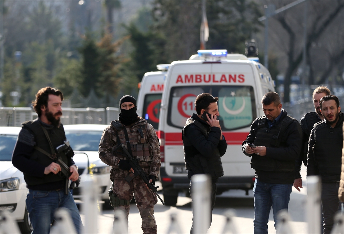 İstanbul Emniyet Müdürlüğü Önünde Freni Patlayan Kamyon Panik Yarattı