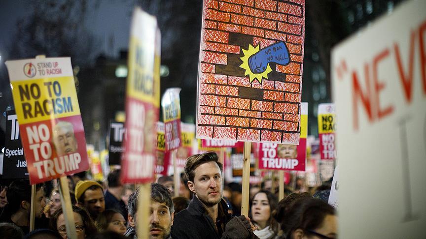 Başbakan May'e yoğun Trump baskısı! İmza sayısı 1 milyon 650 bin oldu 1 trump ingiltere protesto