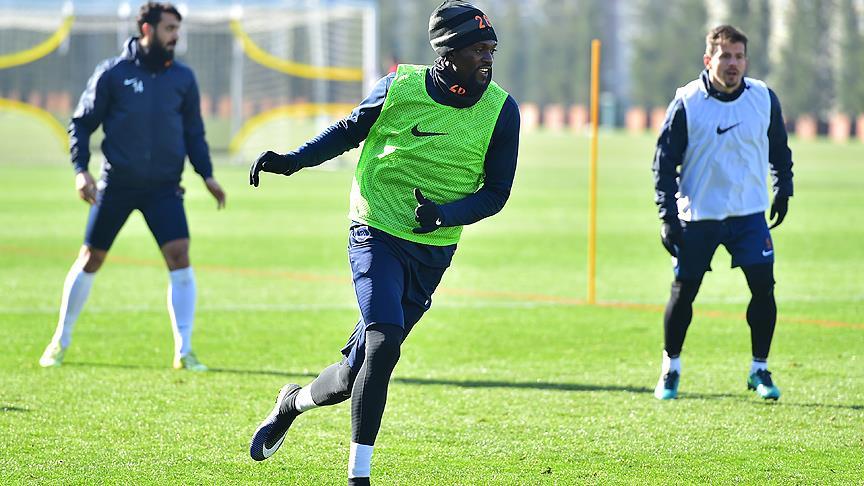 adebayor basaksehir antrenman