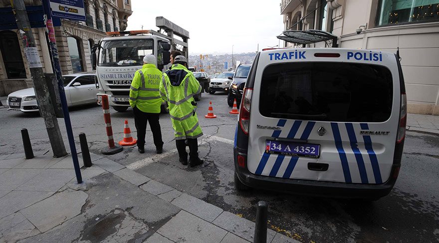 Beyoğlu'nda yoğun güvenlik önlemleri! 1 polis beyoglu