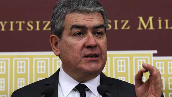 Süheyl Batum da üniversiteden atıldı 1 suheyl batum 230411