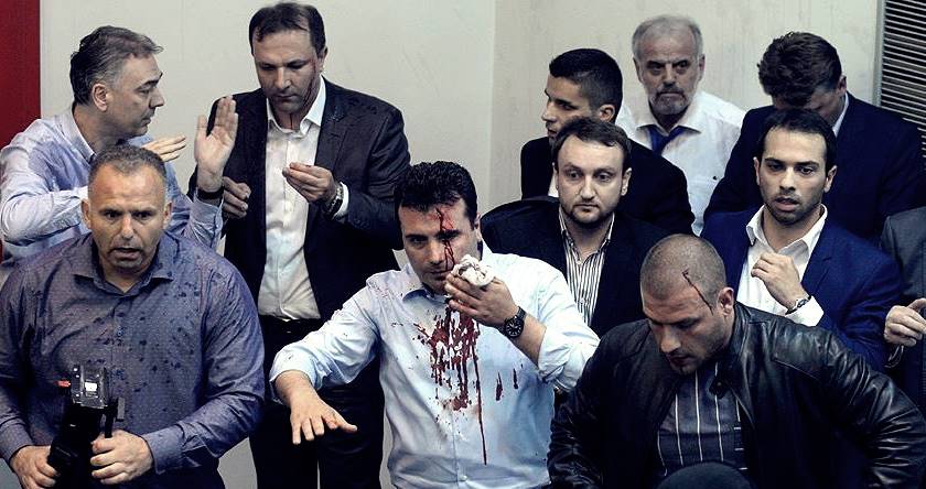 Mecliste büyük olaylar! 9 yaralı 1 makedonya meclisi kavga