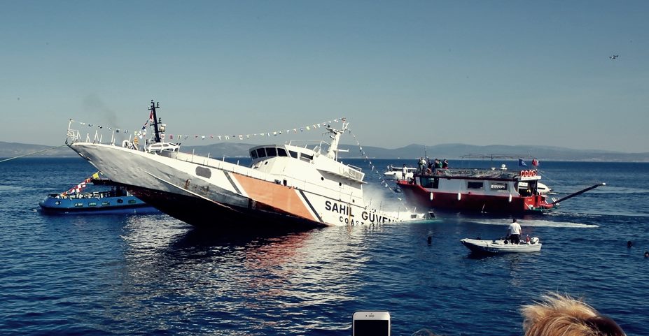 Çeşme'de Sahil Güvenlik botu batırıldı 1 sahil guvenlik cesme