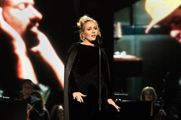 İngiltere’nin En Zengin Kadın Müzisyeni Adele