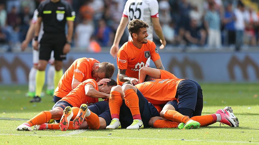 Başakşehir liderlik koltuğunda 1 basaksehir gol