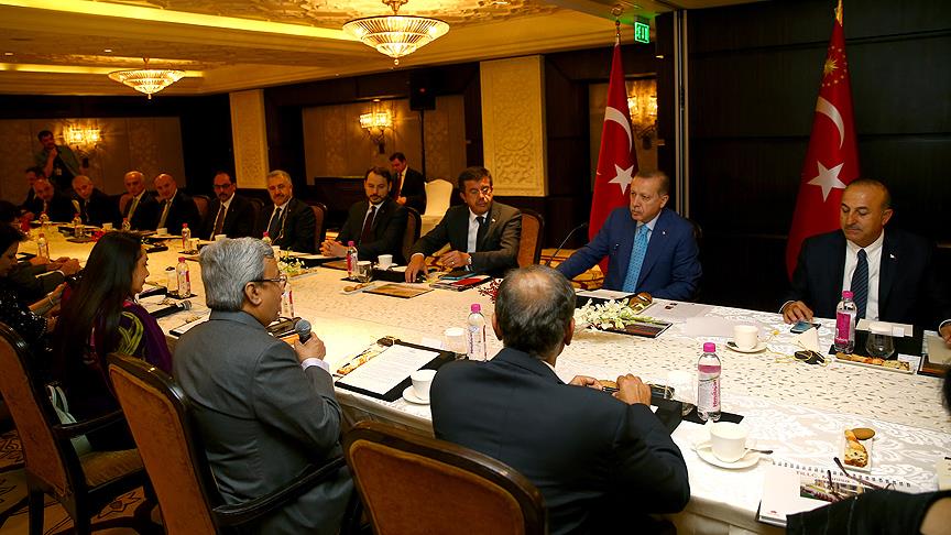 Cumhurbaşkanı Erdoğan Hindistan’da İş Adamlarıyla Görüştü