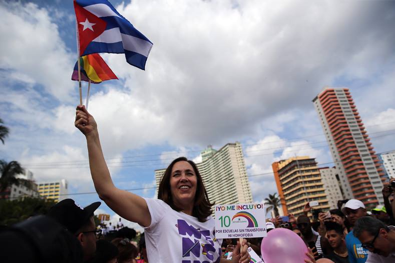 Küba’da Binler Homofobiye Karşı Yürüdü