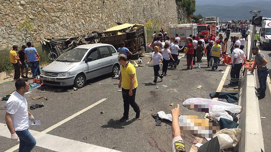 Tur Midibüsü Uçuruma Yuvarlandı: 20 Ölü, 11 Yaralı