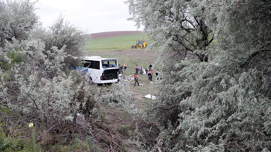 Kalecik’te Yolcu Otobüsü Devrildi: Ölü Ve Yaralılar Var