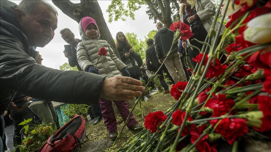 Nazım Hikmet Moskova'daki mezarı başında anıldı 1 nazim hikmet mezari