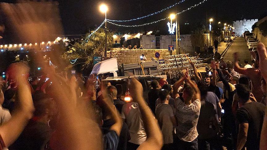 Mescid-i Aksa'da polis bariyerleri de kalktı 1 mescid i aksa polis 982471