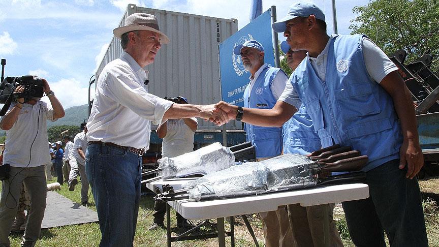52 yıllık savaş resmen bitti! Silahlarla 3 ülkede anıt yapılacak 1 farc silah teslim