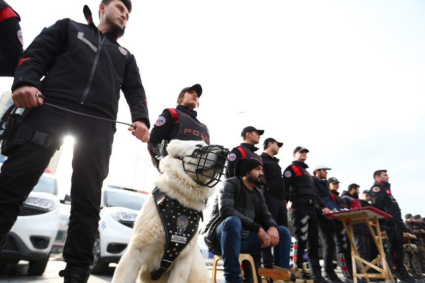 İstanbul'da 37 bin polis yılbaşı için hazır 1 istanbul polis yilbasi