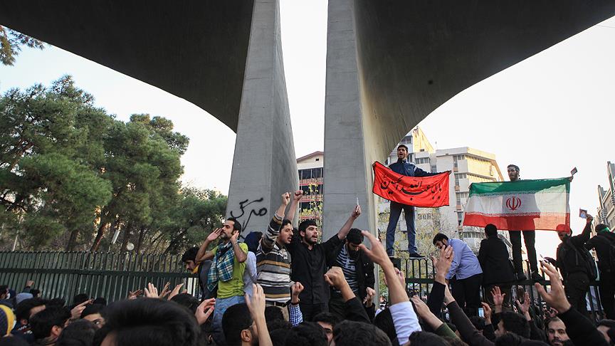 iran hukemet karsiti gosteri