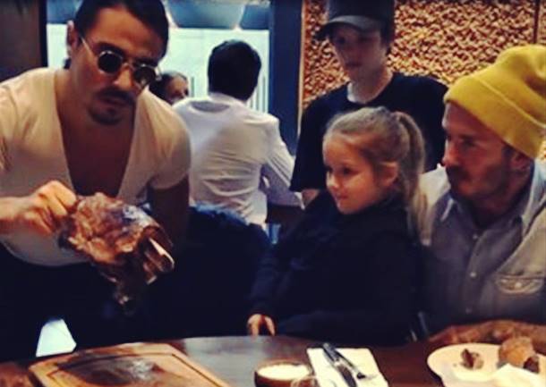 Nusret’ten David Beckham’a Özel Servis! Elleriyle Besledi