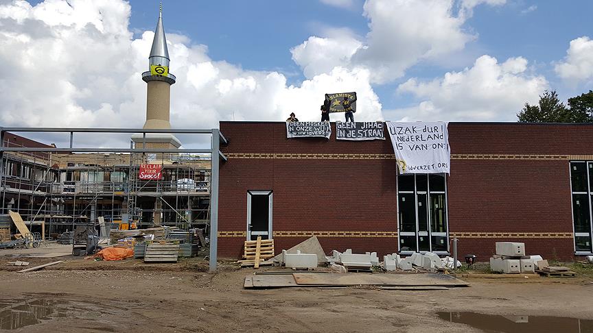 Hollanda'da camiye saldırı 1 hollanda cami