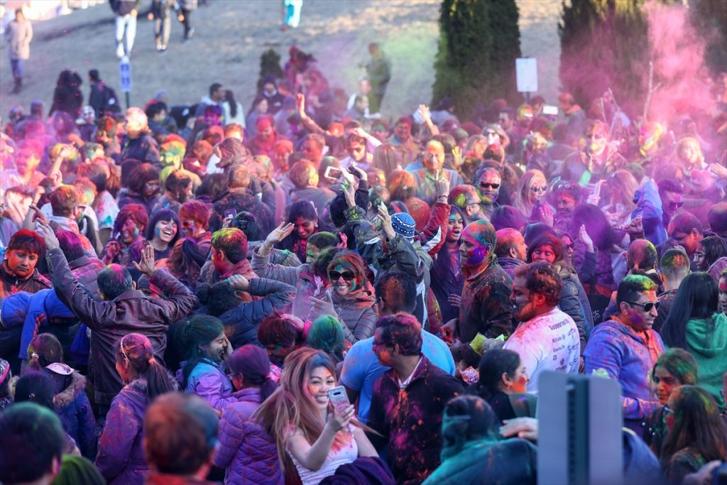 Hindistan Renkler Festivali Holi ABD’de Kutlandı