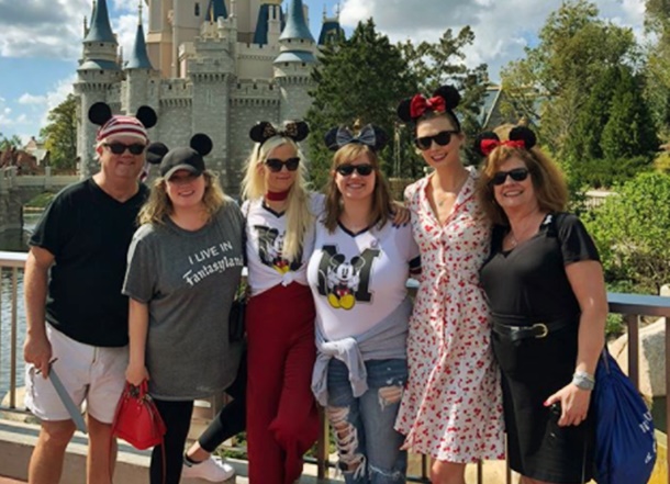 Karlie Kloss Disneyland Turu