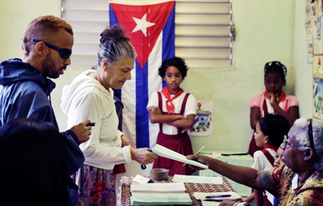 Küba’da halk sandığa gitti