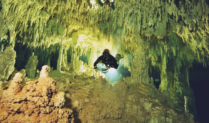 Meksika’daki dünyanın en büyük su altı mağarasında Maya kalıntıları bulundu