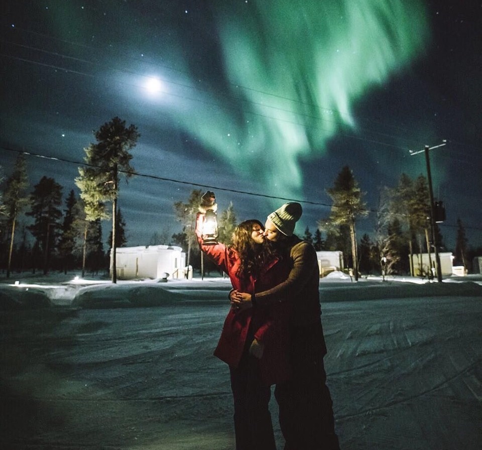 Pelin Akil – Anıl Altan çifti Finlandiya Lapland Turunda