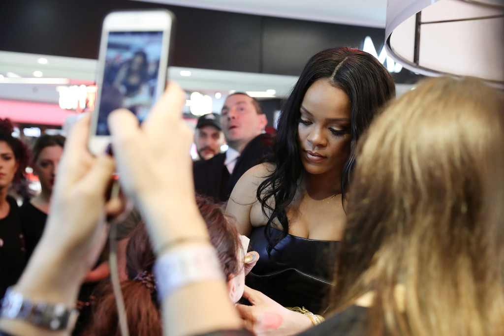 Rihanna İtalya'da mağaza açtı 1 Rihanna İtalya’da mağaza açtı