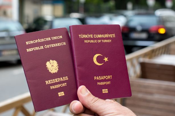 Avusturya çifte vatandaş Türklerin vatandaşlığını iptal etti