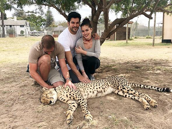 Fahriye Evcen - Burak Özçivit çifti Afrika turunda 1 Fahriye Evcen – Burak Özçivit çifti Afrika turunda