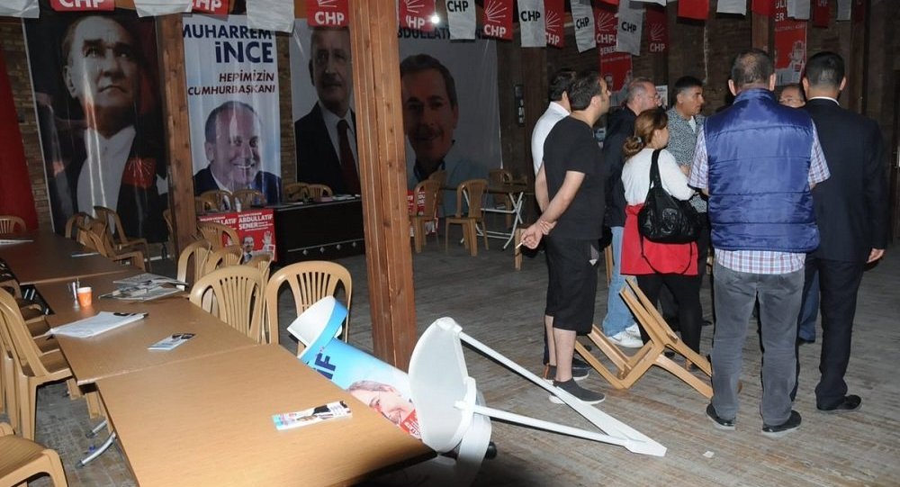 "AKP Gençlik Kollarından 100 kadar vandal, Seçim Koordinasyon Merkezimizi bastı" 1 abdullatif sener konya saldiri