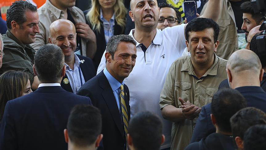 Ali Koç mazbatasını şovla alacak 1 ali koc 47181