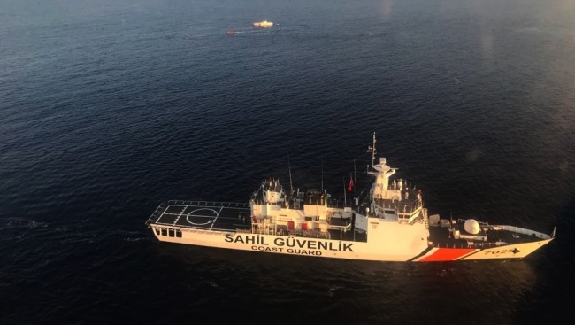 Antalya'da göçmenleri taşıyan sürat teknesi battı