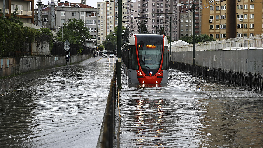 İstanbul sağanak yağışa teslim