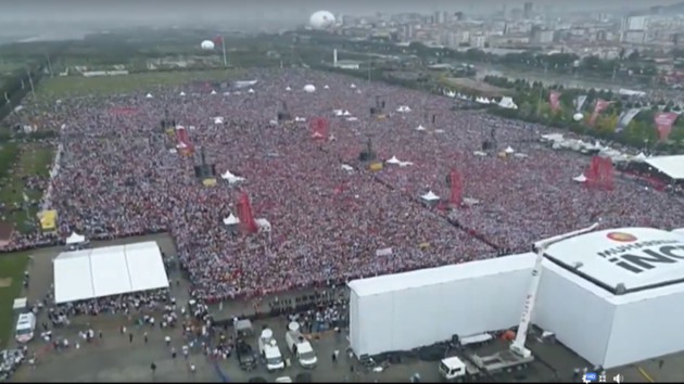 İstanbul'da milyonlara seslenen Muharrem İnce: Erdoğan bırakacaksan delikanlı gibi bırak!