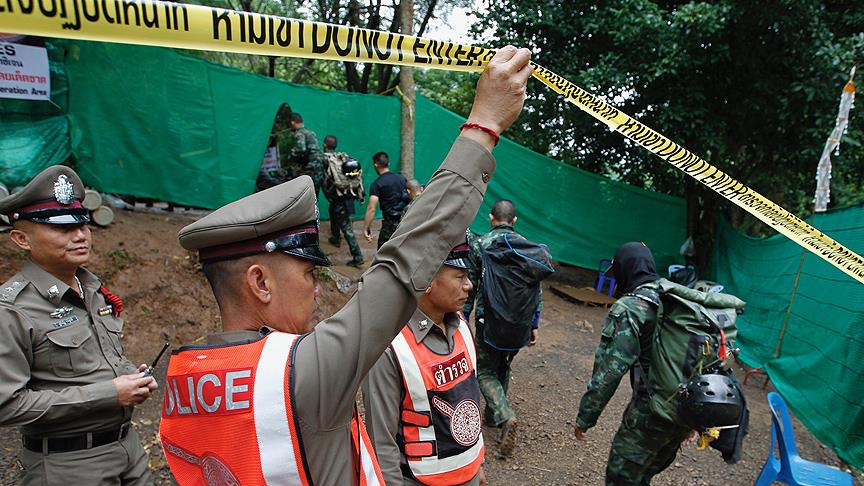Tayland'da mağarada mahsur kalan çocuklardan bazıları kurtarıldı