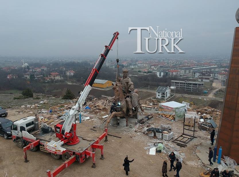 AKP'li belediyenin 70 metrelik heykeli geldi 2 koroglu heykeli bolu