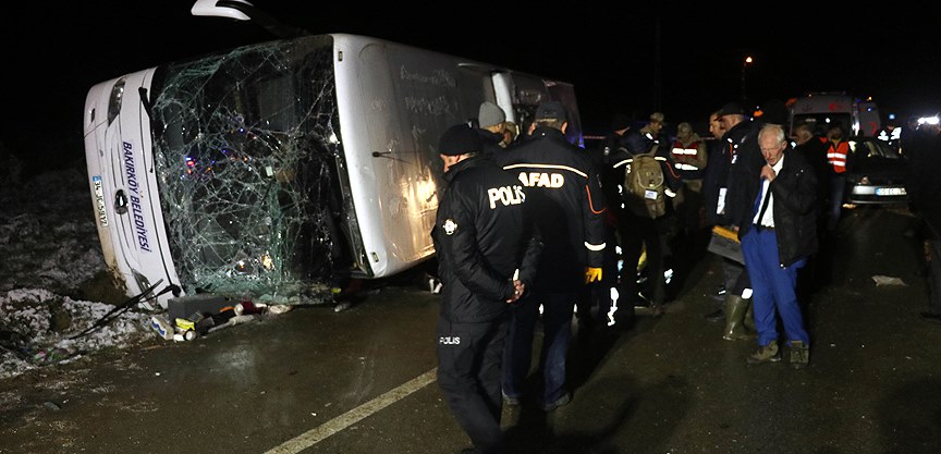 Bakırköy Belediyesinin cenazeden dönen otobüsü devrildi: 2 ölü 35 yaralı 1 bakirkoy belediyesi otobus kaza