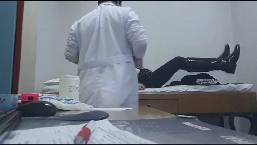 İzmir'de sapık doktor skandalı... Gizlice hastalarını çekmiş! 1 İzmir'de sapık doktor skandalı... Gizlice hastalarını çekmiş!