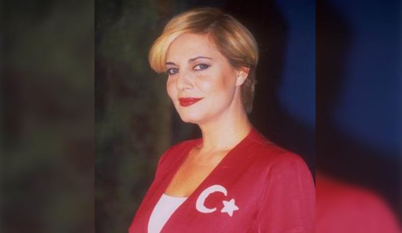 Şarkıcı coştu, bir de öpücük yolladı: Binali Yıldırım'a kurban olayım 1 muserref akay
