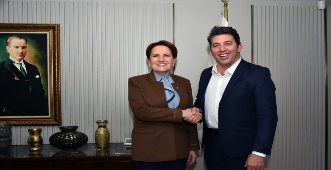 Kadıköy'de CHP hakimiyeti devam edecek mi? 2019 Yerel Seçimleri Kadıköy adaylarını tanıyalım 3 İYİ Parti'nin Kadıköy adayı oyuncu Emre Kınay