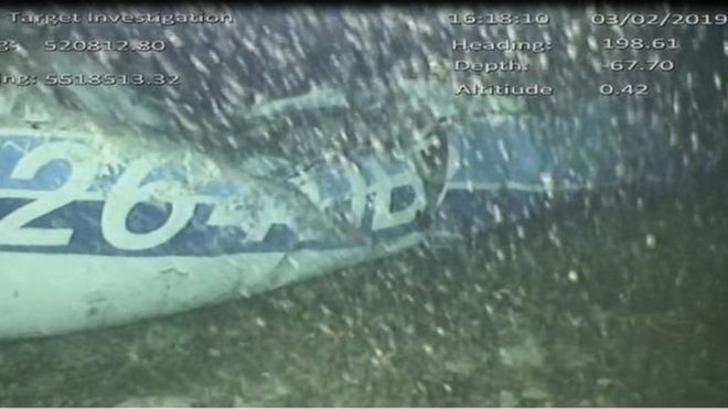 Emiliano Sala olayında garip durum! Su altında başka, çıkınca başka uçak! 2 İngiltere Hava Kazaları Soruşturma Birimi'nin (AAIB) enkaz bulunduğunda paylaştığı fotoğraf...