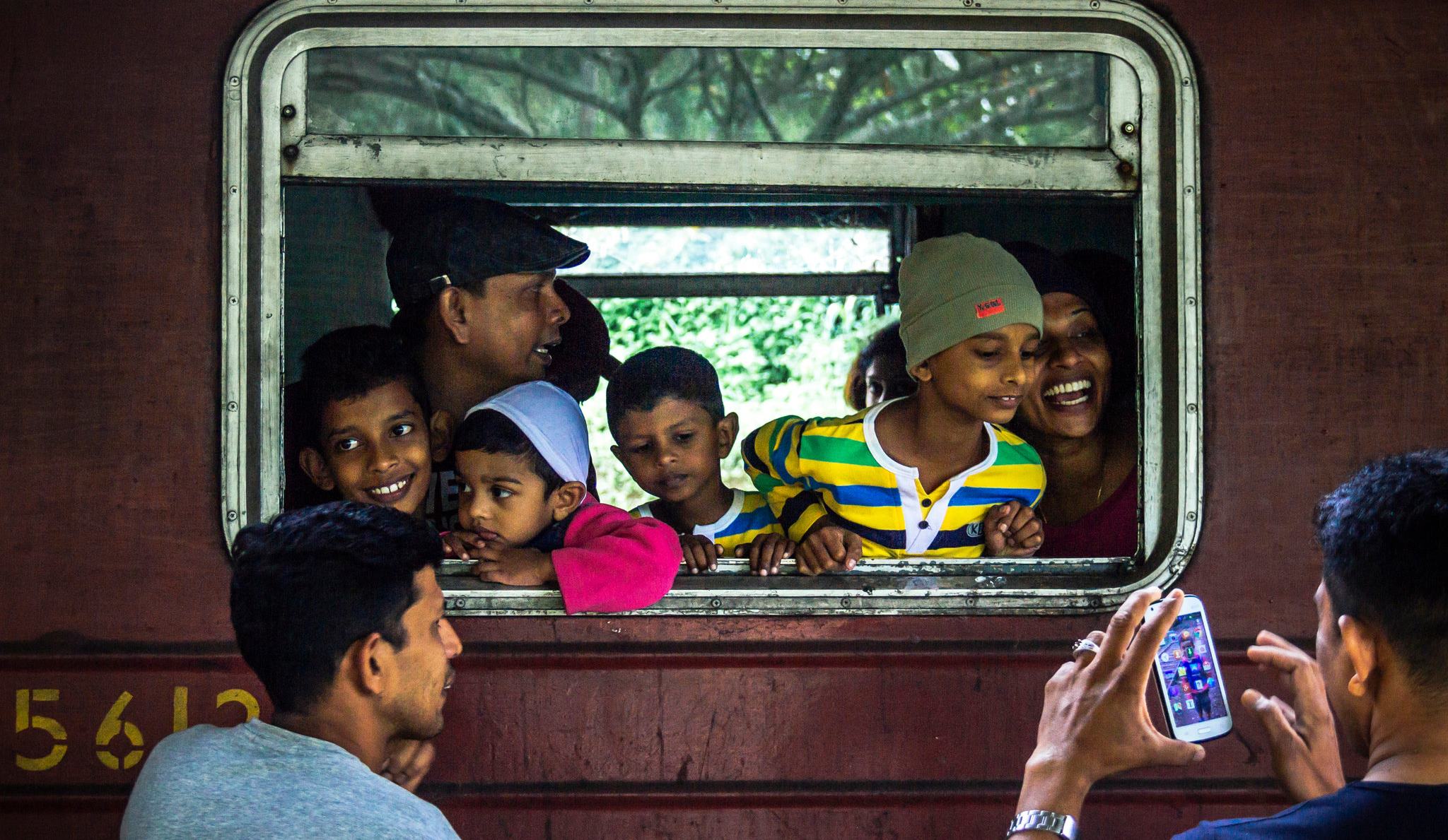 Kandy'den Ella'ya... Sri Lanka'da büyüleyici tren yolculuğu 2 Sri Lanka halkı her zaman güler yüzlü
