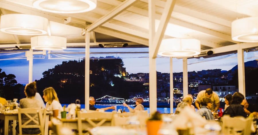 Yerel lezzetlerin en güzellerini tadabileceğiniz Villa Rossa Restaurant.