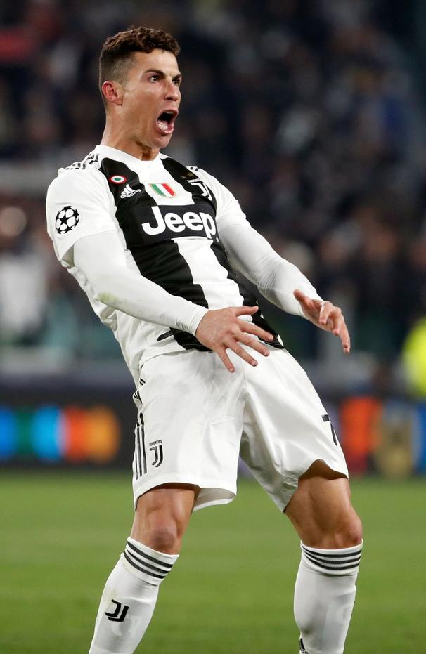 UEFA Cristiano Ronaldo'nun hareketine soruşturma başlattı.