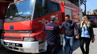 Foça Belediye Başkanı Fatih Gürbüz (Ortada)