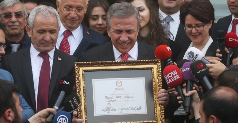 Ankara Büyükşehir Belediye Başkanı resmen Mansur Yavaş 4 Mansur Yavaş mazbatayı aldı