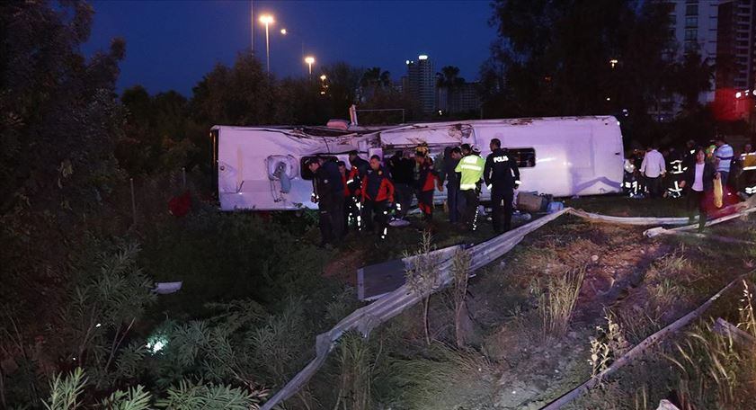 Adana'da otobüs kazası: 2 ölü 29 yaralı 1 astor turizm kaza