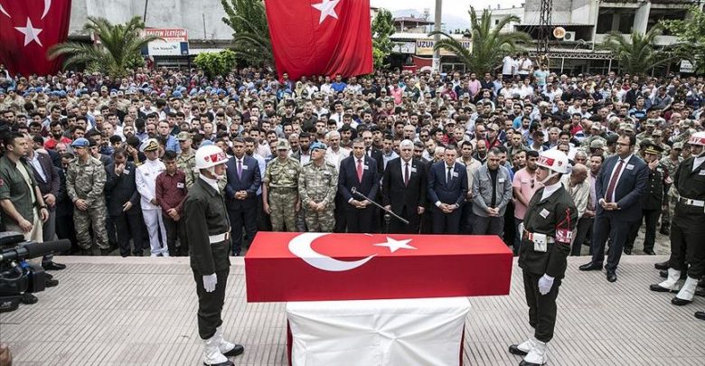 CHP milletvekilleri ve belediye başkanı şehit cenazesinde 7 ercan can sehit cenazesi