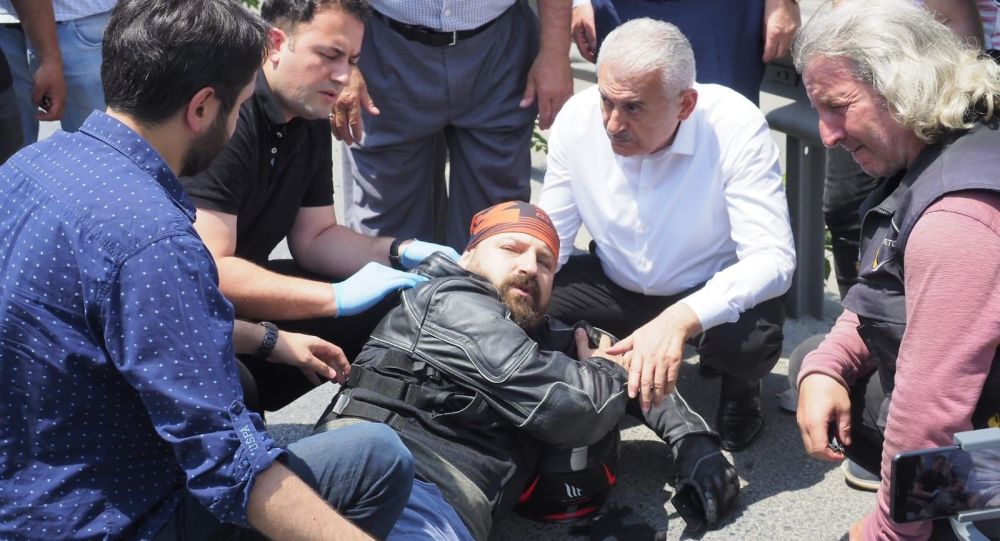 Kaza yapan motosikletliye ilk müdahale Binali Yıldırım'ın doktorundan 1 binali yildirim kaza